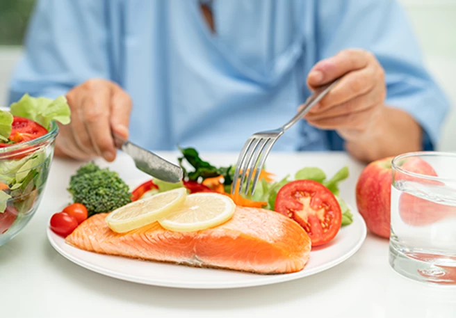 Aliments riches en énergie pour les personnes âgées, tels que le poisson, les légumineuses et le pain complet