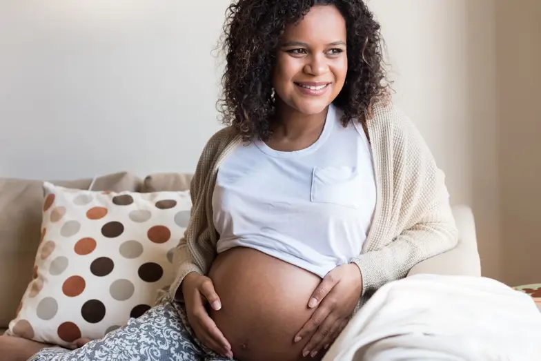 Éviter la chute de cheveux après la grossesse : découvrez nos conseils