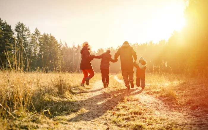 Beweging, een goede slaapkwaliteit, minder stress en een rijk sociaal leven helpen je om je opnieuw vitaal te voelen 