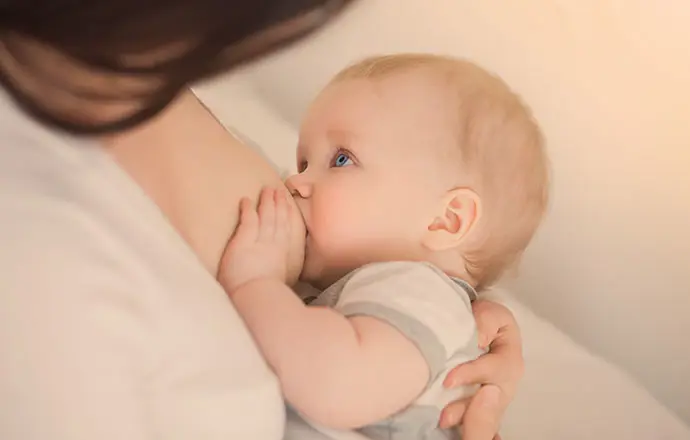 Le Conseil Supérieur de la santé recommande aux femmes enceintes et allaitantes un apport quotidien de 800 I.E. par jour.