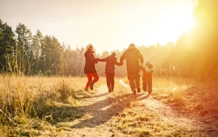 Beweging, een goede slaapkwaliteit, minder stress en een rijk sociaal leven helpen je om je opnieuw vitaal te voelen 
