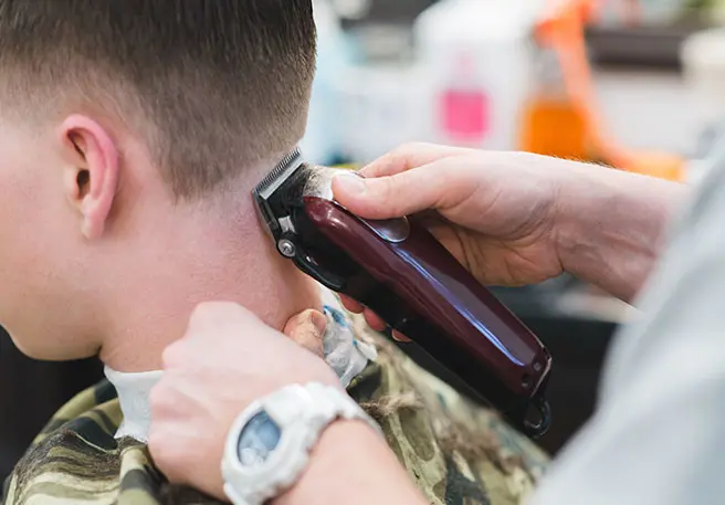 Couper les cheveux courts n’est pas une garantie contre les poux.