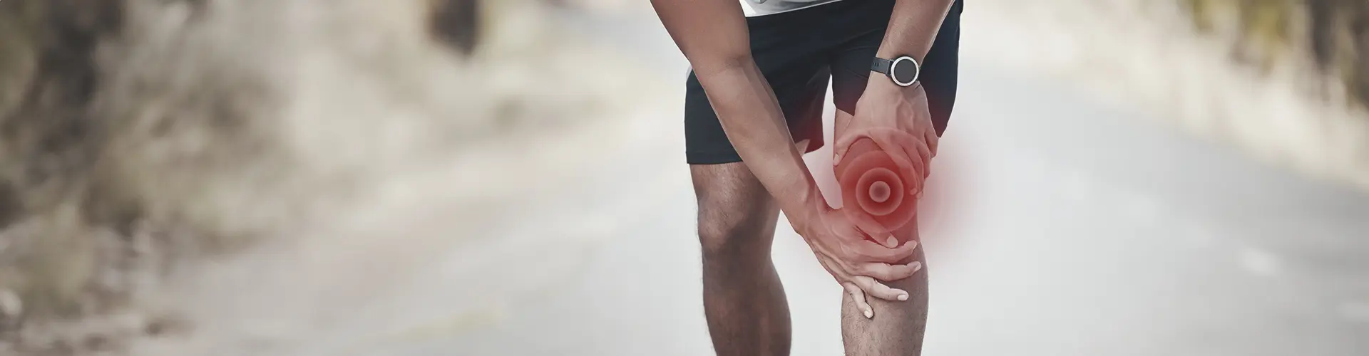 Les causes possibles d’une douleur aiguë au genou peuvent être une chute ou un faux mouvement, une inflammation, l’arthrose ou une bursite