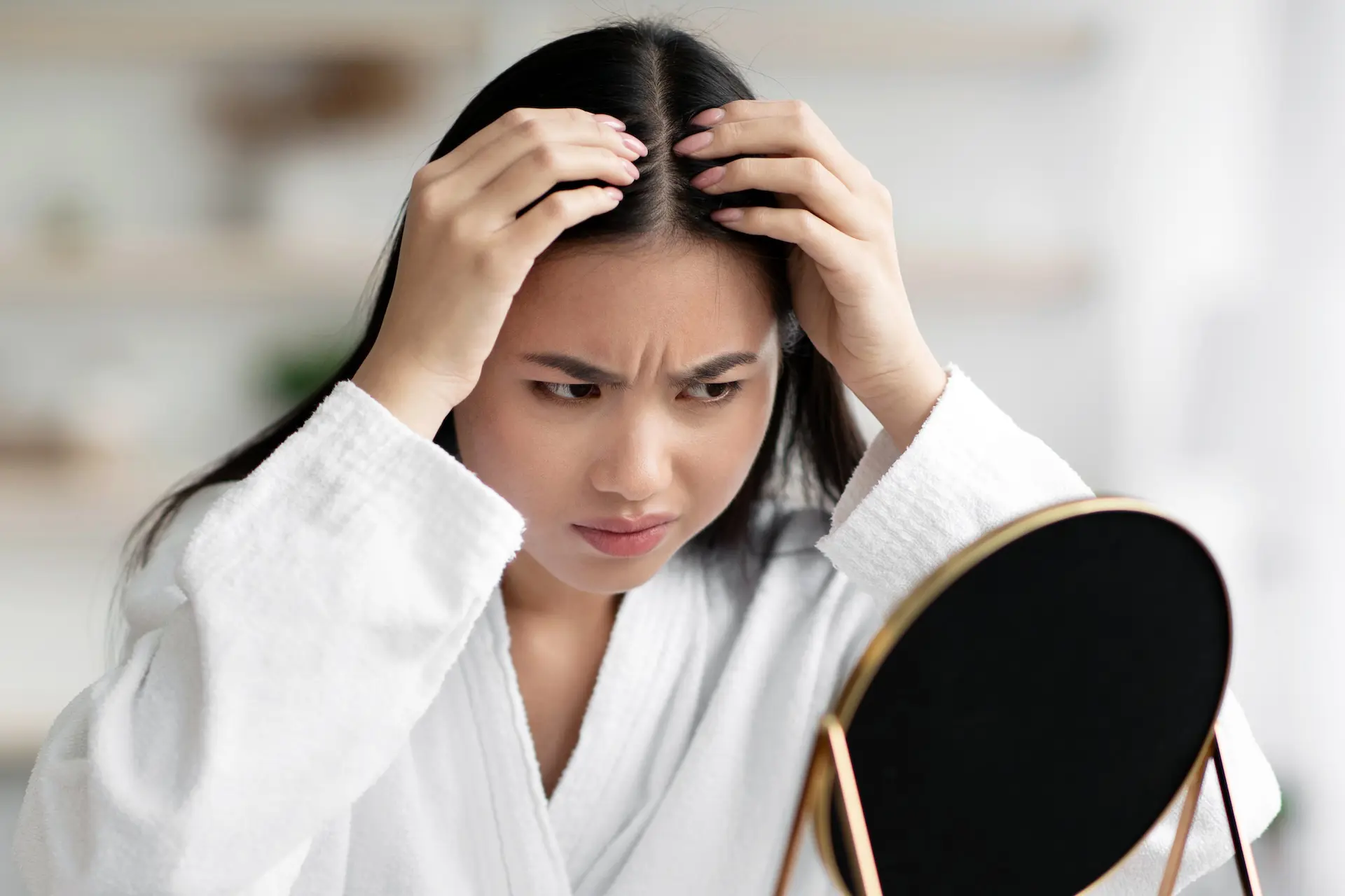Signes de chute de cheveux due au stress chez les femmes et comment l’identifier à temps