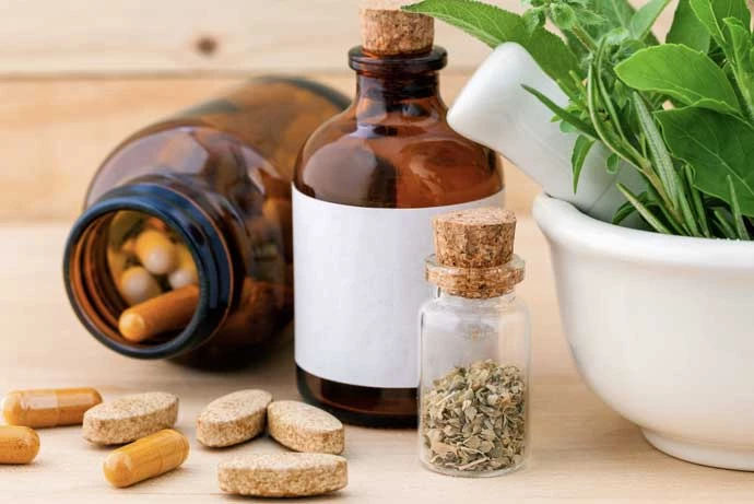 La curcumine peut interagir avec certains médicaments tels que les anticoagulants.