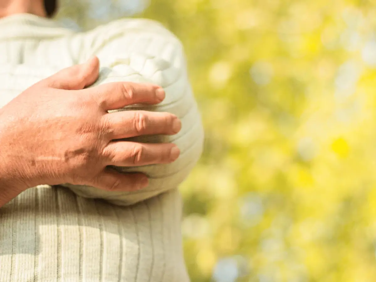 Les douleurs articulaires sont souvent causées par la quantité de cartilage qui diminue ou s’amincit avec l’âge.