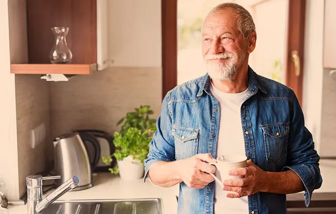 L'apport quotidien recommandé en vitamine D pour les personnes âgées est de 800 I.E.