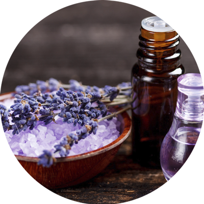 Depuis des siècles, l’huile essentielle de lavande est utilisée pour ses vertus calmantes.