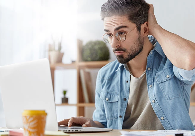 Ook volwassenen kunnen worden besmet met luizen.