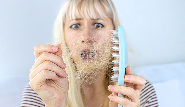 Haaruitval na bevalling: wanneer begint het en hoe lang duurt het?