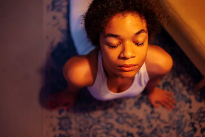 Binnen 5 minuten in slaap vallen door ontspanningsoefeningen: een snelle en effectieve manier om stress te verlichten en slapeloosheid tegen te gaan